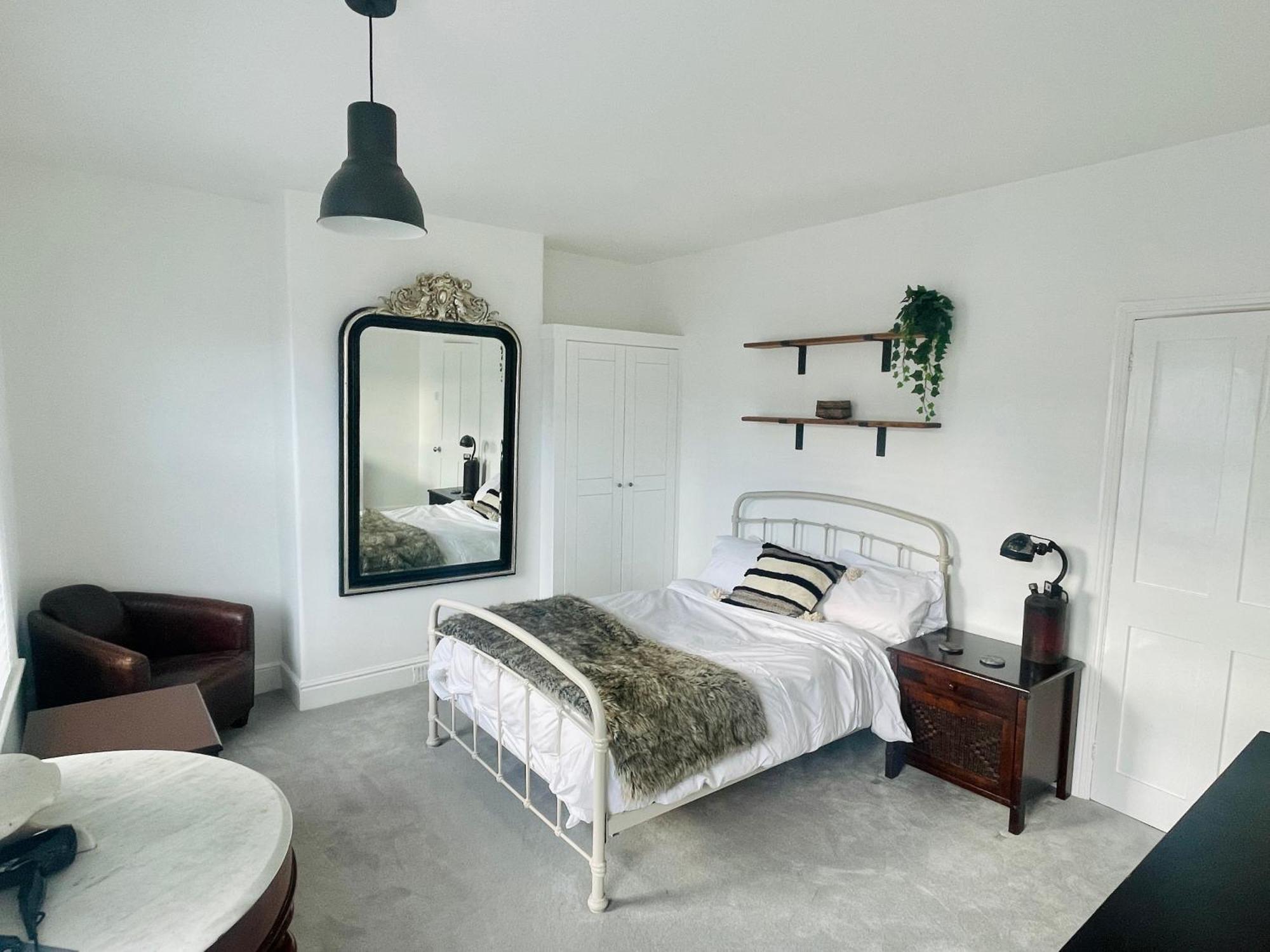 Newly Refurbished City Centre House With Parking Exeter Ngoại thất bức ảnh