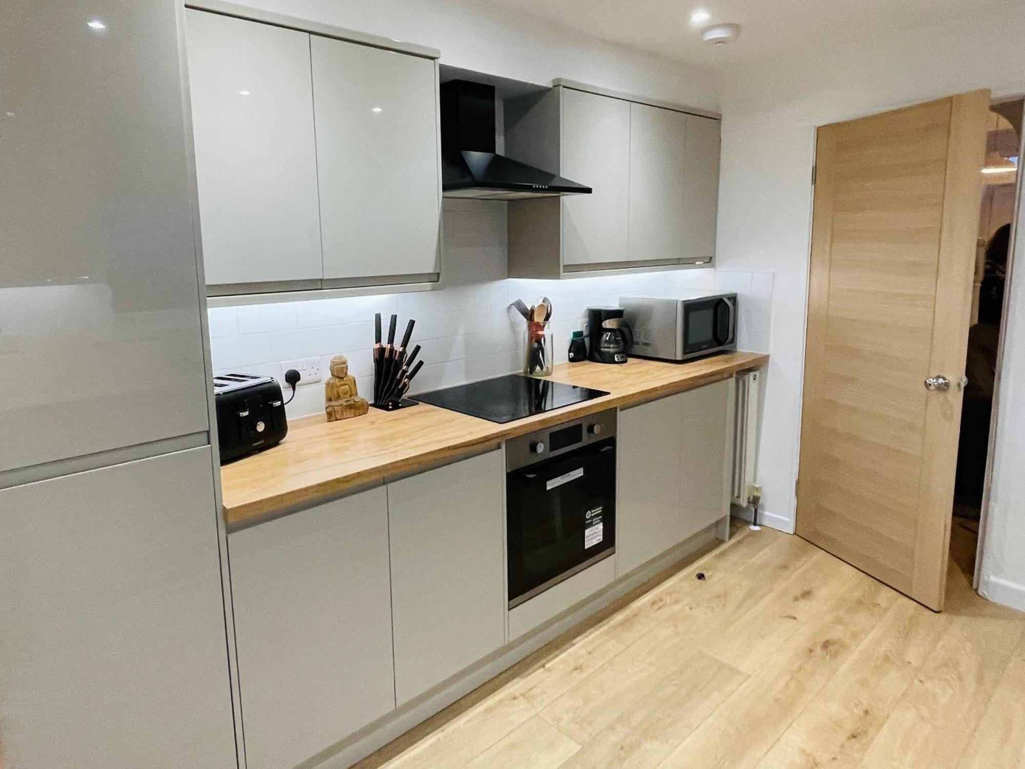 Newly Refurbished City Centre House With Parking Exeter Ngoại thất bức ảnh