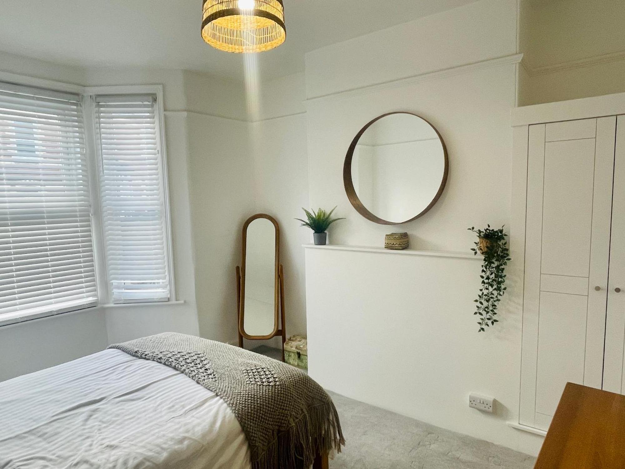 Newly Refurbished City Centre House With Parking Exeter Ngoại thất bức ảnh