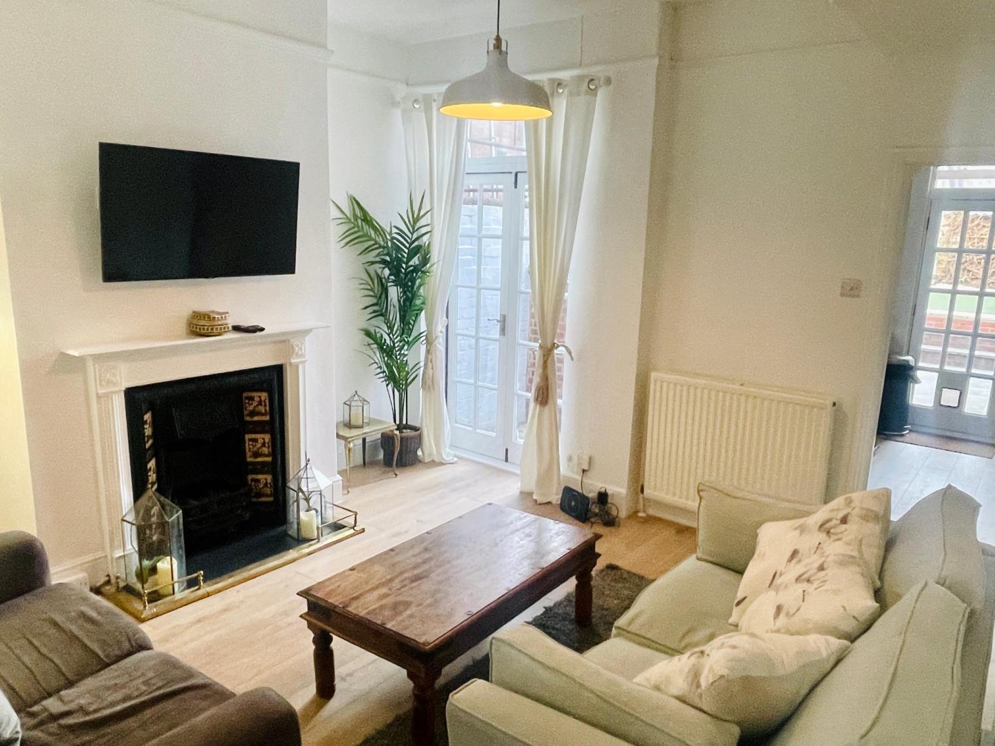 Newly Refurbished City Centre House With Parking Exeter Ngoại thất bức ảnh