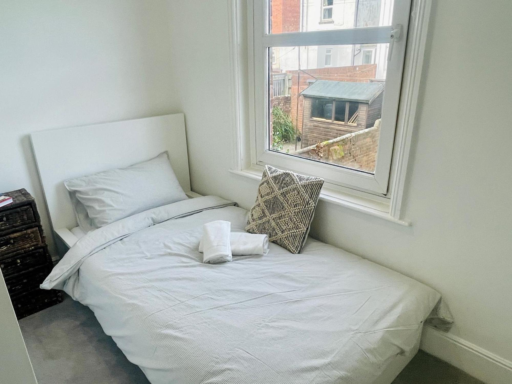 Newly Refurbished City Centre House With Parking Exeter Ngoại thất bức ảnh